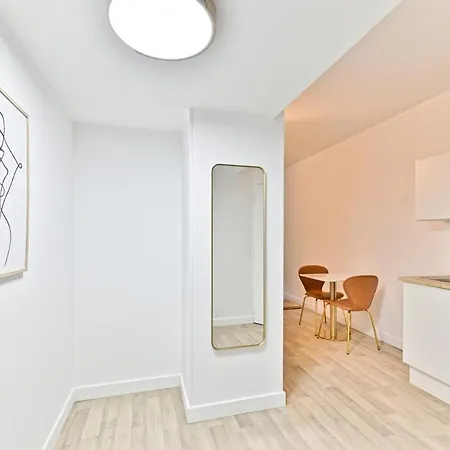 Cozy And Convenient In Asnieres-sur-seine-ii *