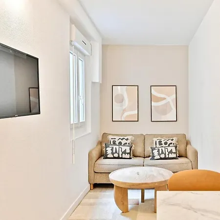 Cozy And Convenient In Asnieres-sur-seine-ii * アニエール