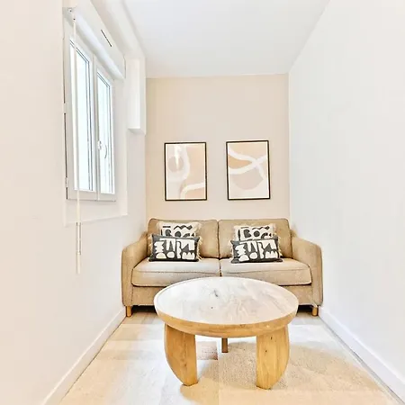 Cozy And Convenient In Asnieres-sur-seine-ii アパート *